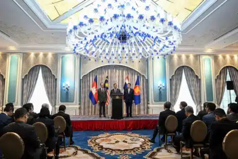 🇹🇭🇰🇭 Thailand and Cambodia Agree to Ceasefire After Border Conflict Escalates - Voxa Times